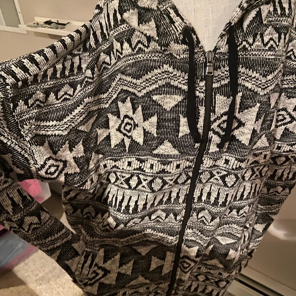 American Eagle Outfitters Black and White Knit Hoodie - Picture 3 of 8